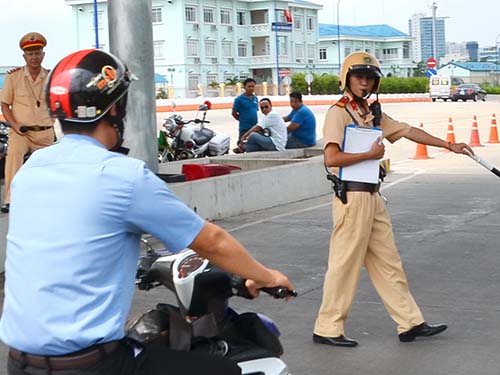Không chấp hành hiệu lệnh của cảnh sát giao thông thì bị xử lý như thế nào?