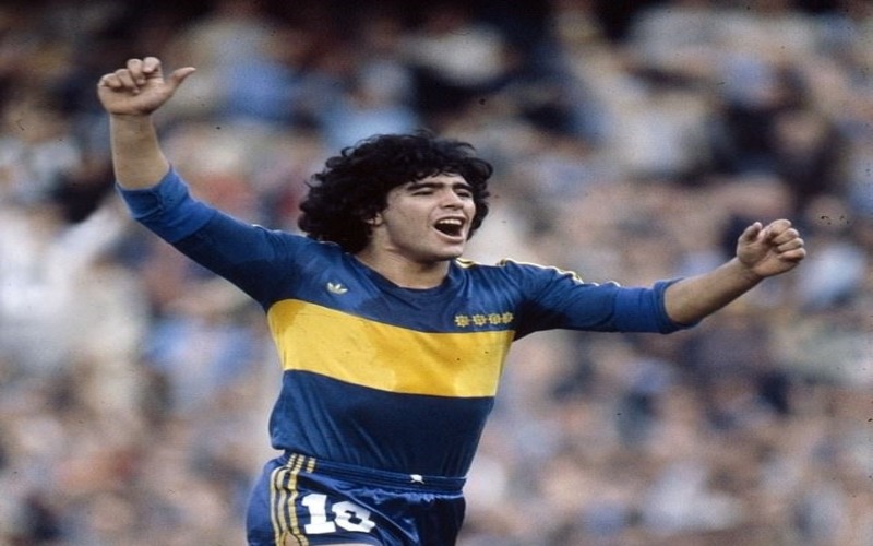 Maradona là ai và sự nghiệp thi đấu đỉnh cao của huyền thoại này?